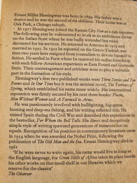ERNEST HEMINGWAY GREEN HILLS OF AFRICA  ( Softcover )