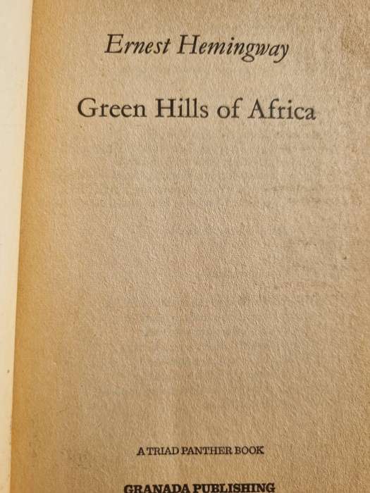 ERNEST HEMINGWAY GREEN HILLS OF AFRICA  ( Softcover )