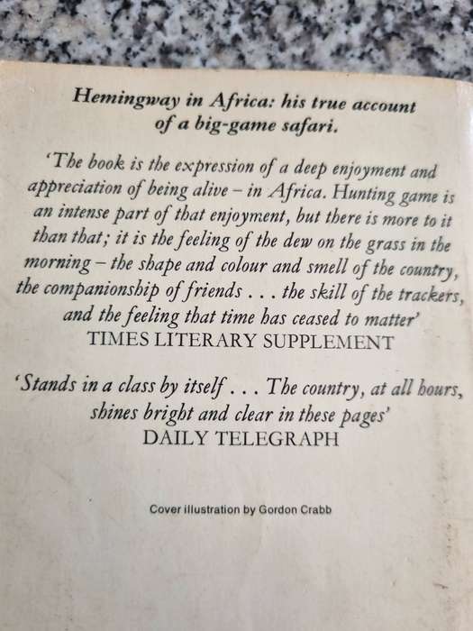 ERNEST HEMINGWAY GREEN HILLS OF AFRICA  ( Softcover )