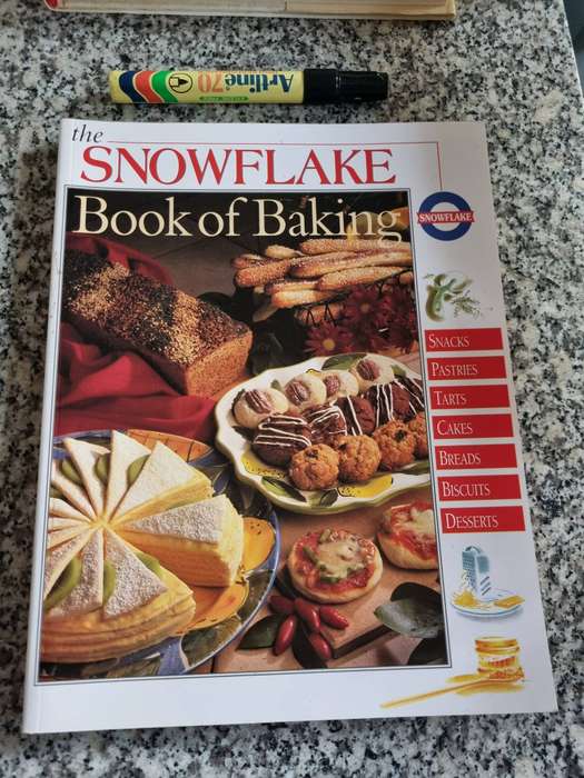 THE SNOWFLAKE BOOK OF BAKING  ( Snowflake Flour Cakes Breads cooking) (Softcover )