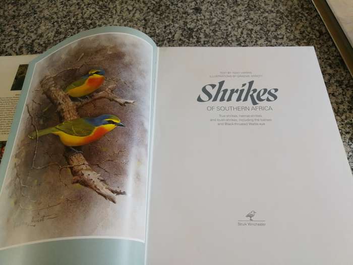 SHRIKES OF SOUTHERN AFRICA TONY HARRIS GRAEME ARNOTT in a protective slipcase birds birding