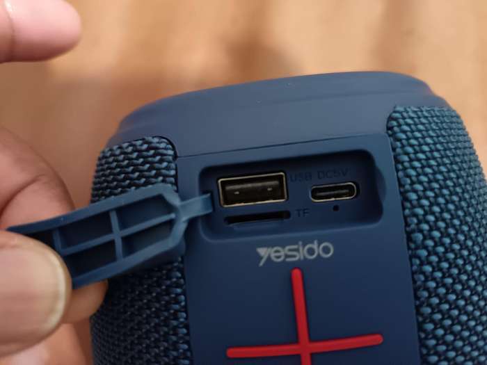 Yesido Wireless Speaker, RGB Display Fabric Texture, Mini Portable speaker