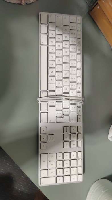 Apple keyboard Model A1243
