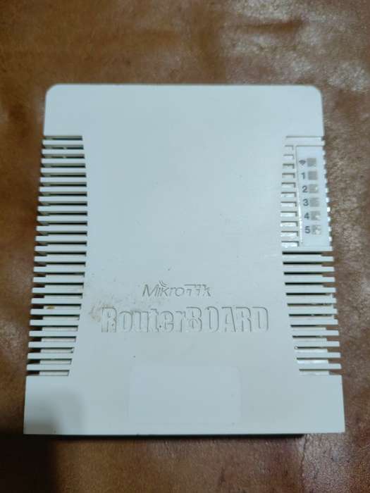 MikroTik RB951Ui-2HnD -  network switch