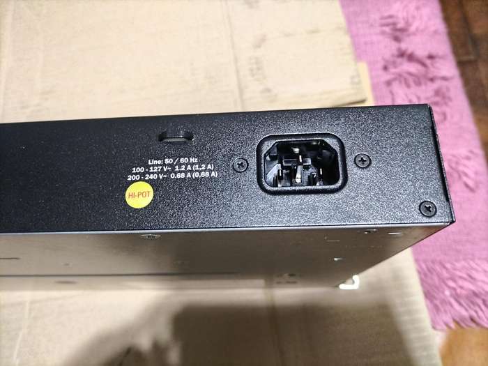 HP Aruba 2530 J9775A  - network switch