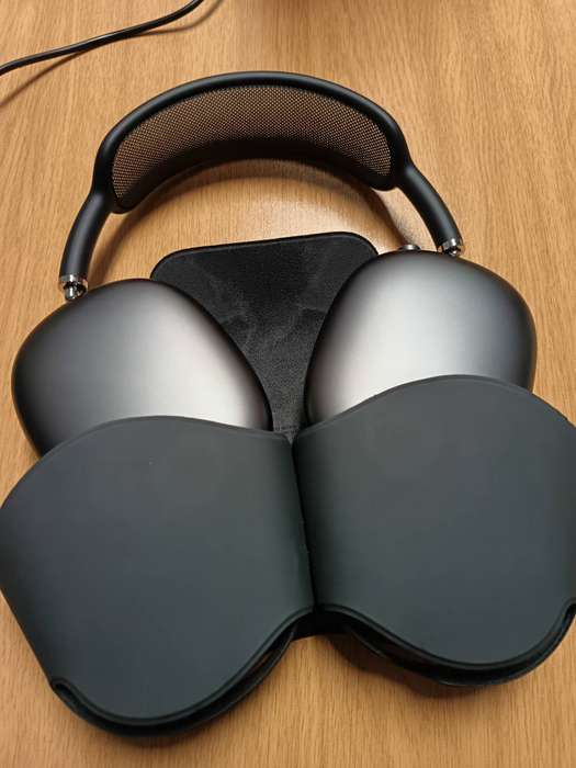 Apple A2096 airpods max headphones