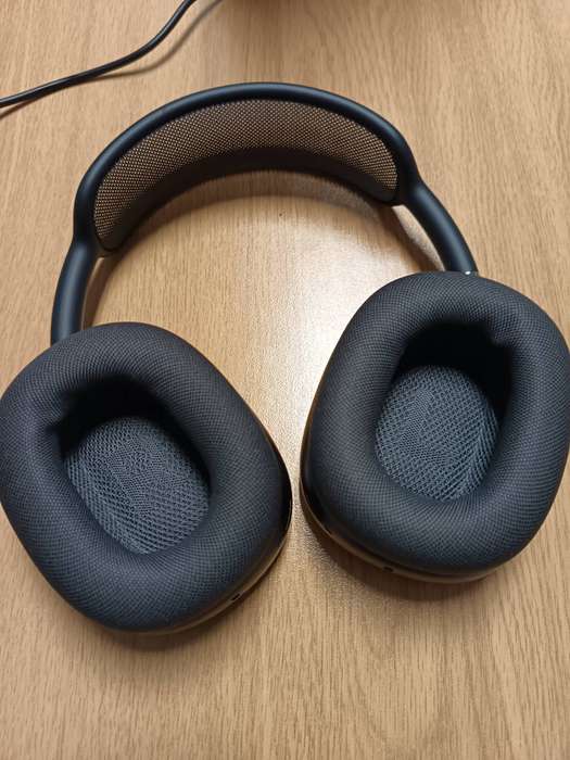 Apple A2096 airpods max headphones