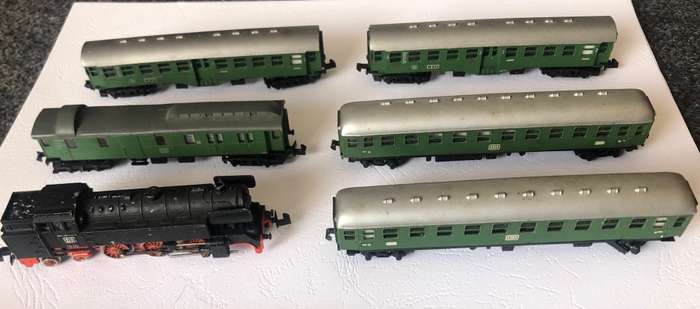 Arnold Rapido n-gauge train and rolling stock