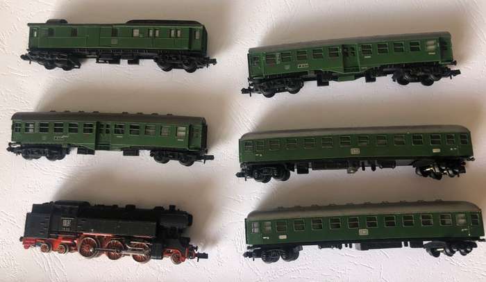 Arnold Rapido n-gauge train and rolling stock
