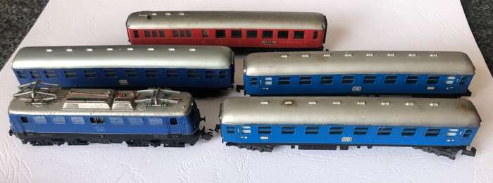 Arnold Rapido n-gauge loco and rolling stock