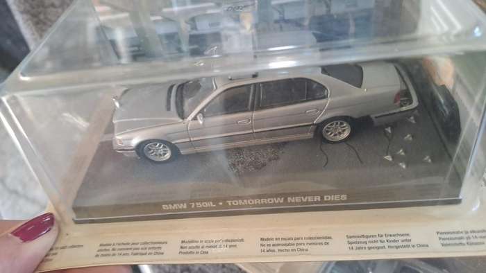 James Bond 007 BMW 750iL - Tomorrow Never Dies Model Car Scale 1:43