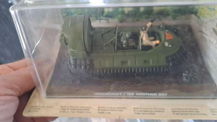 JAMES BOND HOVERCRAFT DIE ANOTHER DAY 1/43RD SCALE PACKAGED