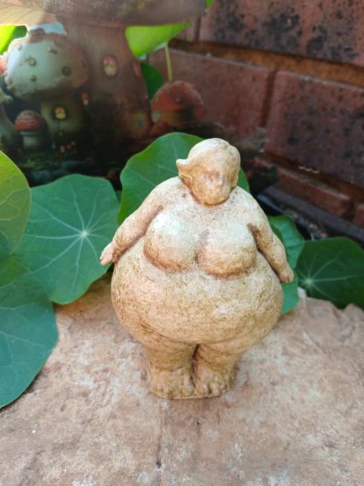 Hand-Cast Whimsical Fat Lady Figurine Set 12cm Unique Garden & Home Sculpture