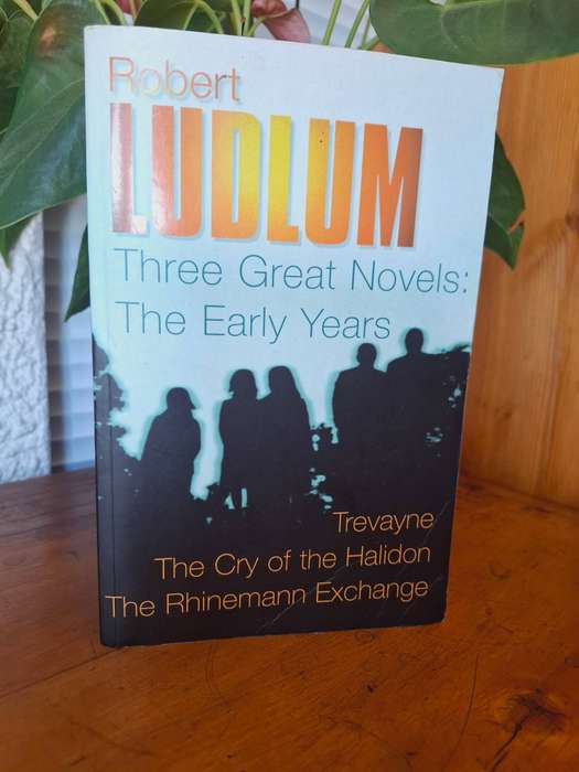 Softcover Novel: The Early Years by Robert Ludlum