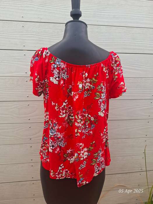 Red floral top - 40