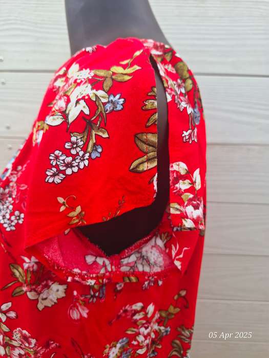 Red floral top - 40