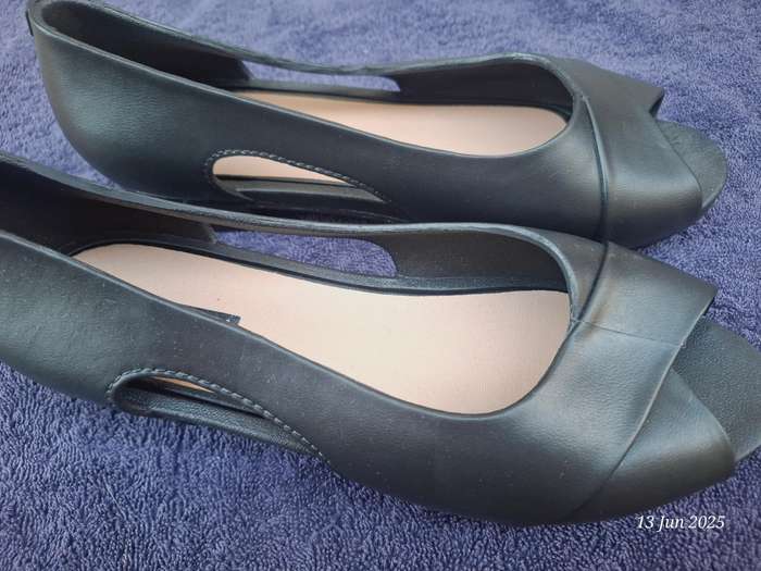 NEW ladies peep toe sandal - 40/6
