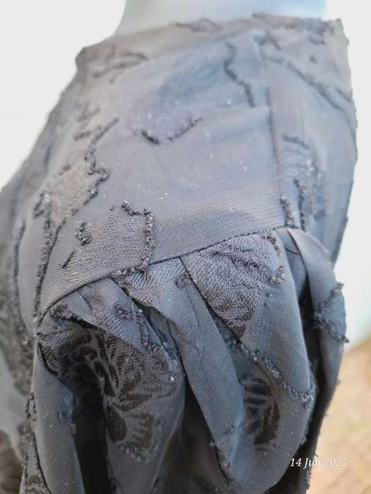 Black lace top - 10/34