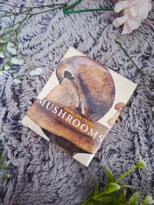 Hardcover: Little books for cooks: Mushrooms by Smallwood & Stewart (Editor).