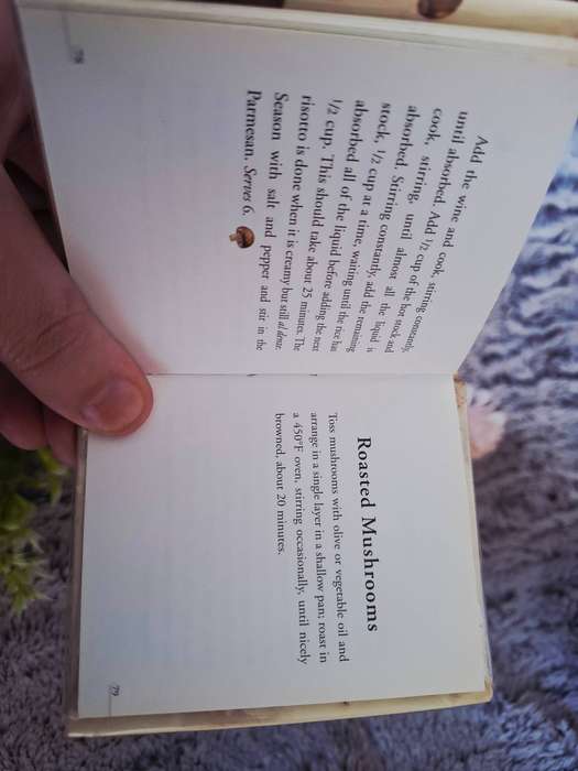 Hardcover: Little books for cooks: Mushrooms by Smallwood & Stewart (Editor).