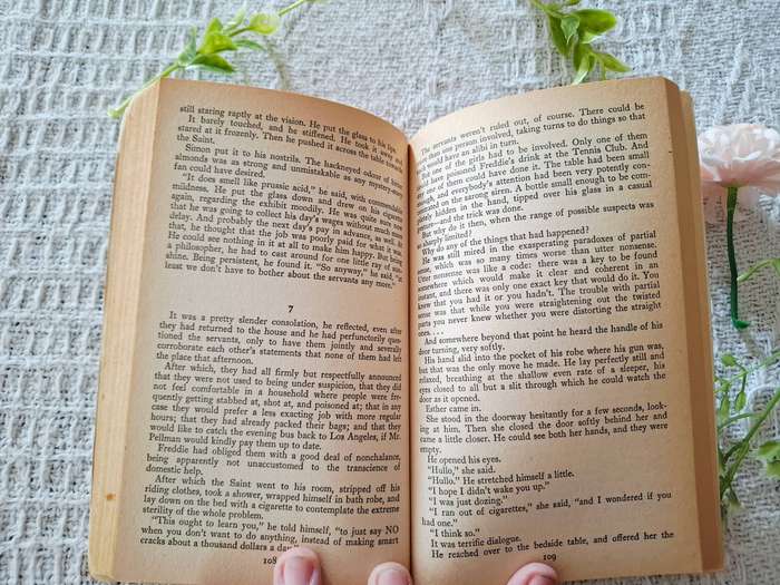 The Saint Goes West by Leslie Charteris