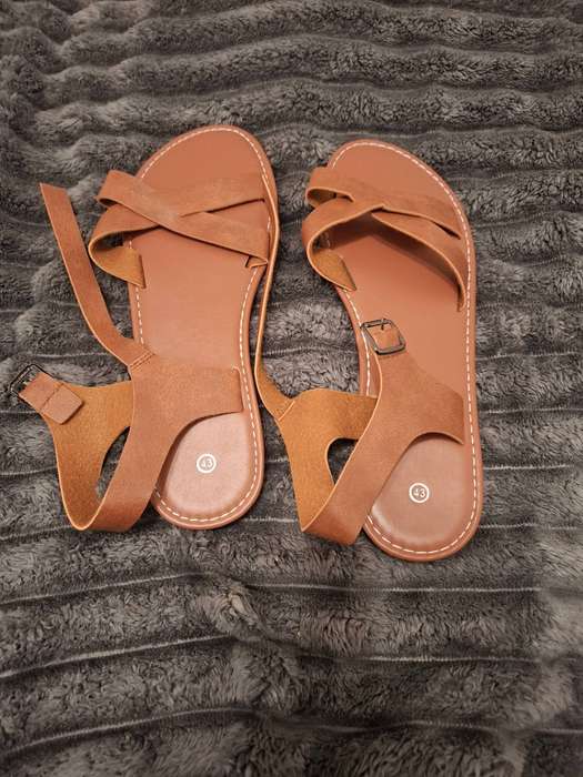 NEW brown flat sandals - Size 9