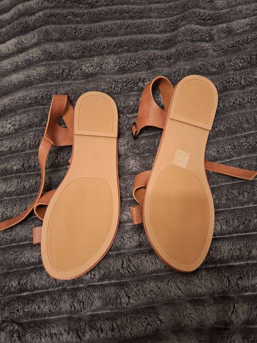 NEW brown flat sandals - Size 9
