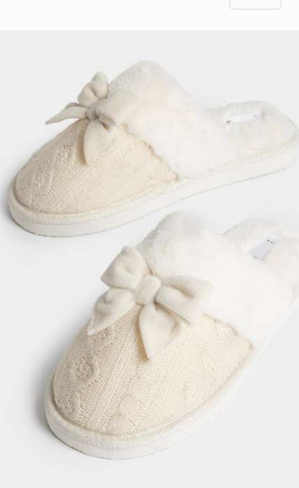 New Jet womens Ecru knit slippers Size 5 to 6