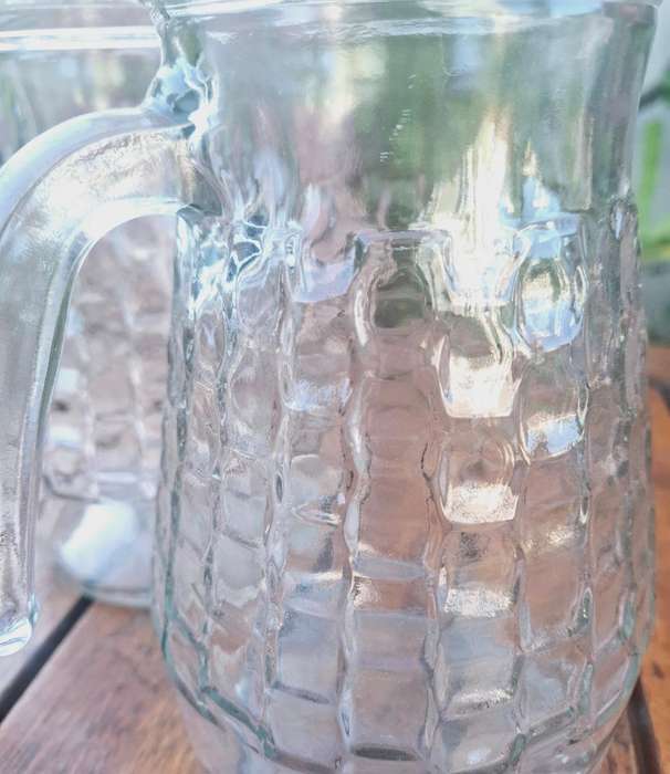2 x 2LT Glass pitchers