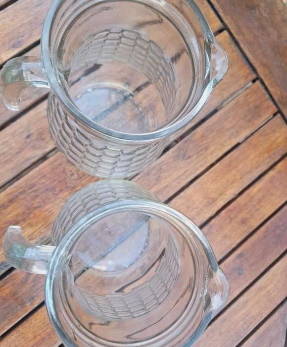2 x 2LT Glass pitchers