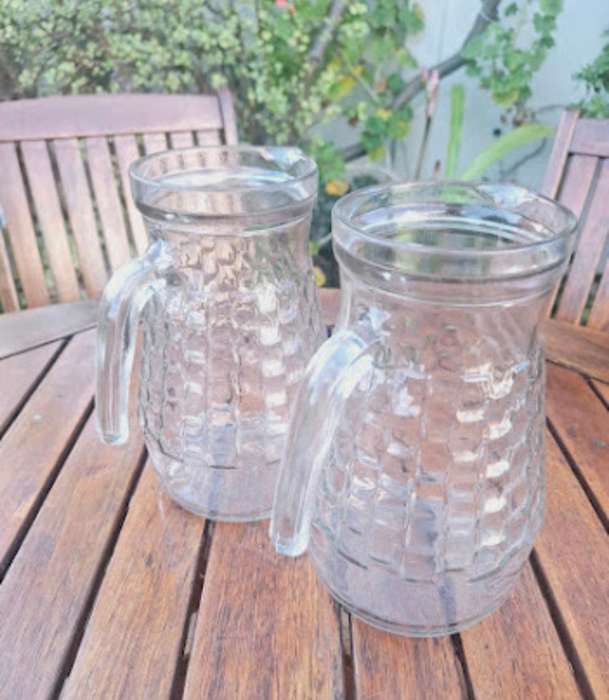 2 x 2LT Glass pitchers