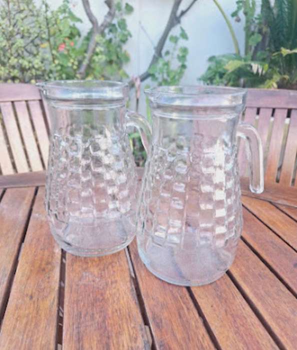 2 x 2LT Glass pitchers