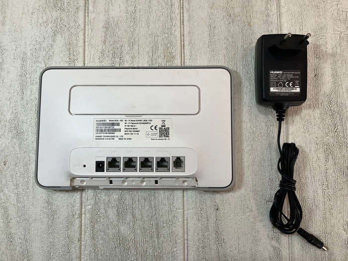 Huawei B535-932 (For Fixed LTE)  High-Speed LTE Router for Fixed Internet