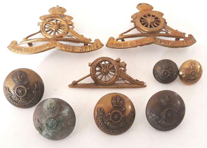 UDF WW2 South African Artillery Cap Badges and Button Lot