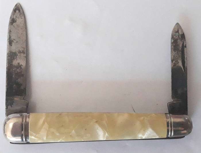 Vintage Richards Souvenir Ireland Mother of Pearl Pocket Knife