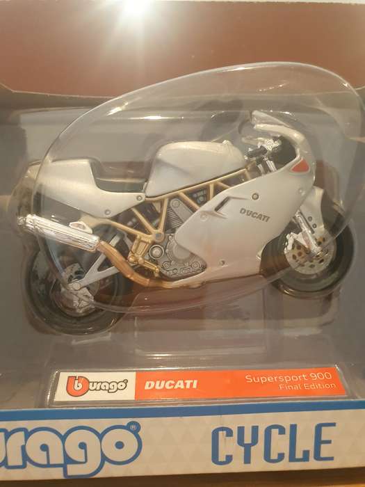 DUCATI    DIE CAST  SUPERSPORT 900  FINAL EDITION