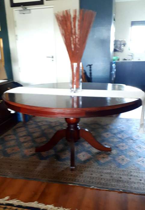 Mahogany dining room table and 6 chairs