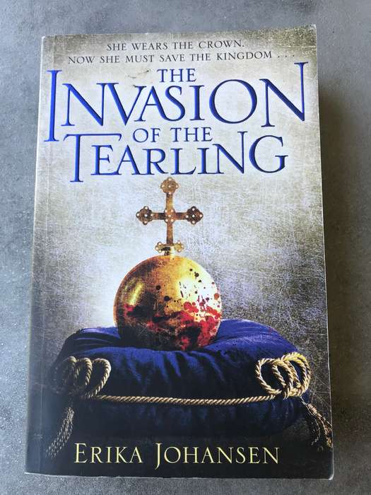 The Invasion of the Tearling (Tearling Trilogy #2) by Erika Johansen [Large Paperback: Good]