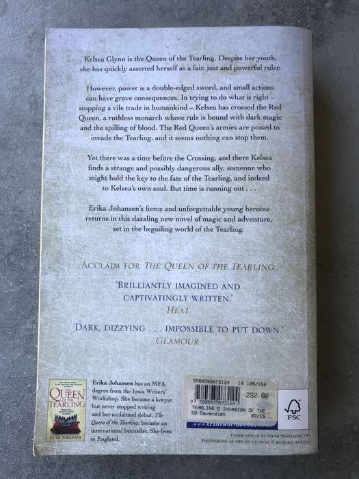 The Invasion of the Tearling (Tearling Trilogy #2) by Erika Johansen [Large Paperback: Good]