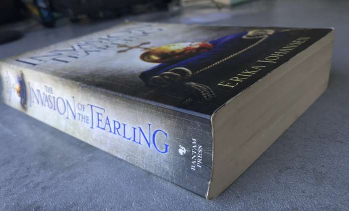 The Invasion of the Tearling (Tearling Trilogy #2) by Erika Johansen [Large Paperback: Good]