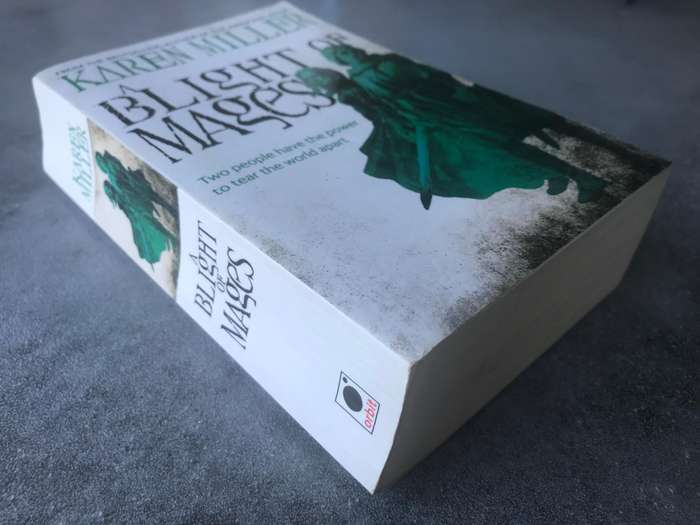 A Blight of Mages (Kingmaker, Kingbreaker #0) by Karen Miller [Paperback: Very Good]