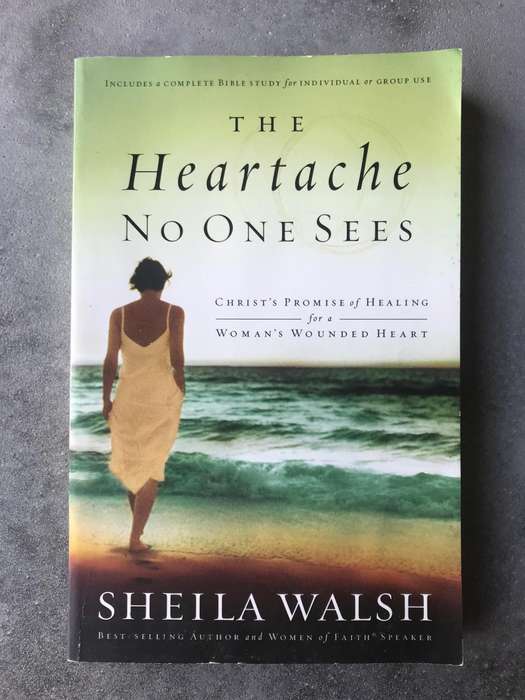 The Heartache No One Sees by Sheila Walsh [Paperback: Very Good]