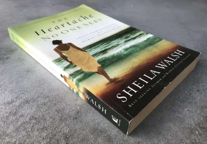 The Heartache No One Sees by Sheila Walsh [Paperback: Very Good]