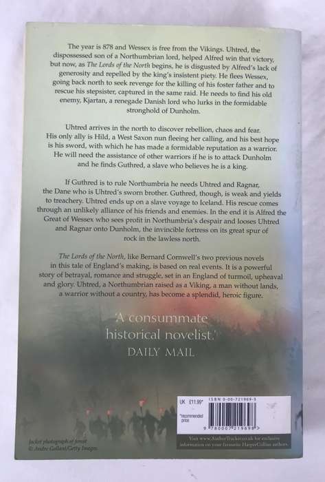Lords of the North (The Last Kingdom #3) by Bernard Cornwell [Large Paperback: Very Good]
