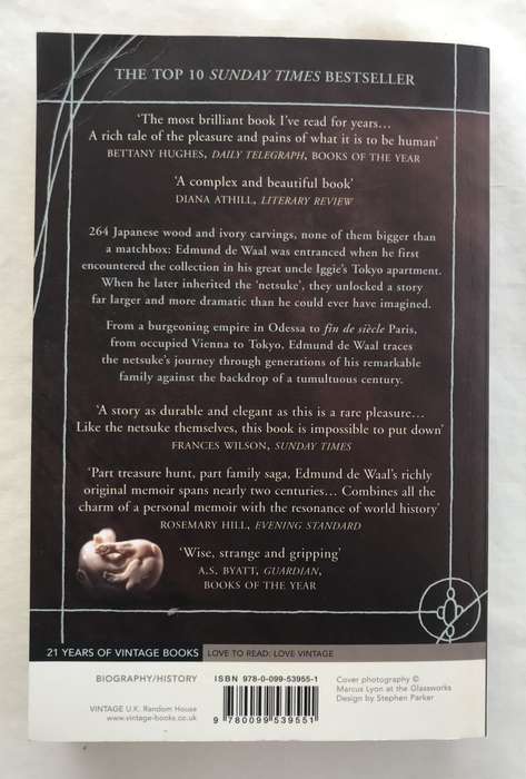 The Hare With Amber Eyes by Edmund de Waal [Paperback: Excellent]