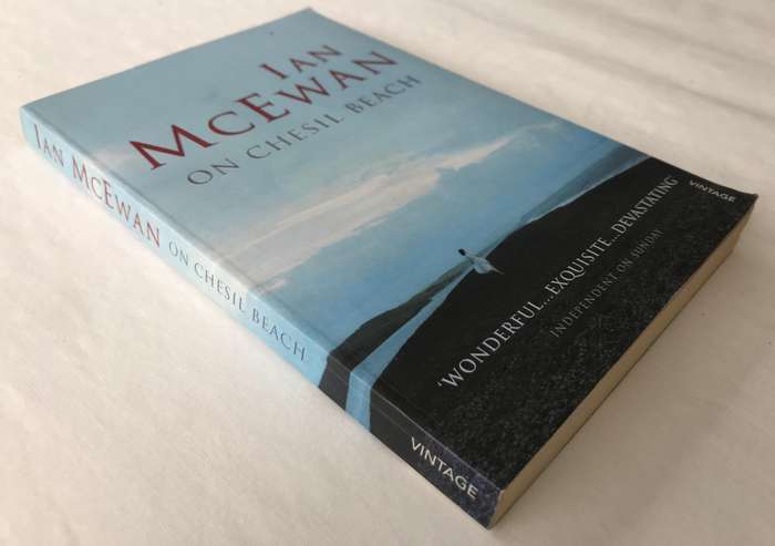 On Chesil Beach by Ian McEwan [Paperback: Very Good]