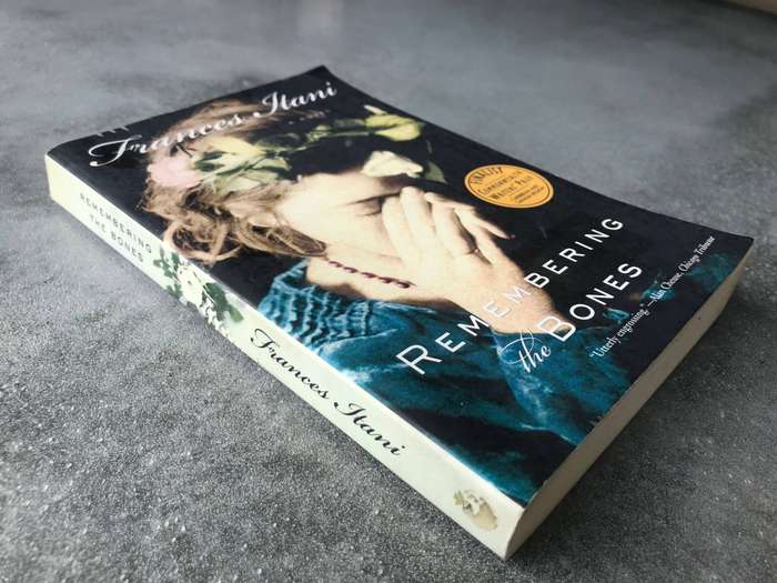 Remembering the Bones by Frances Itani [Paperback: Good]