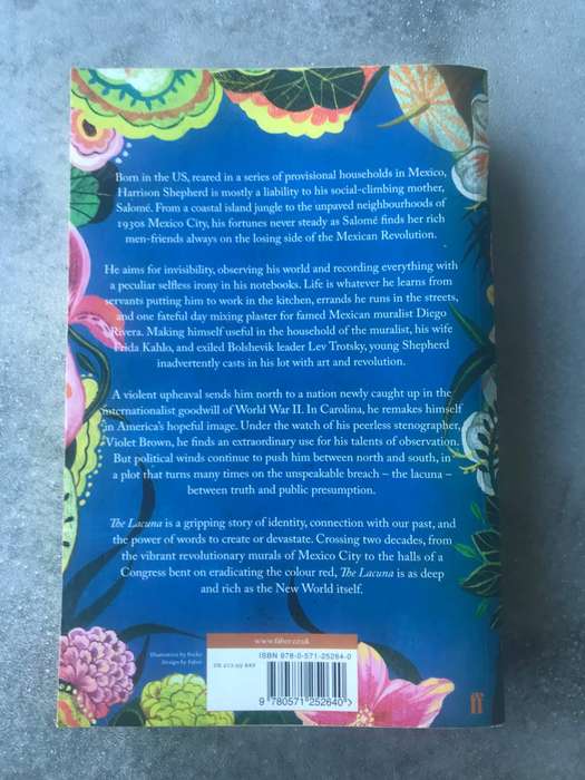 The Lacuna by Barbara Kingsolver [Large Paperback: Good]