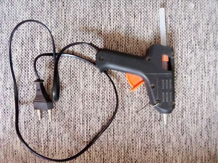 GLUE GUN