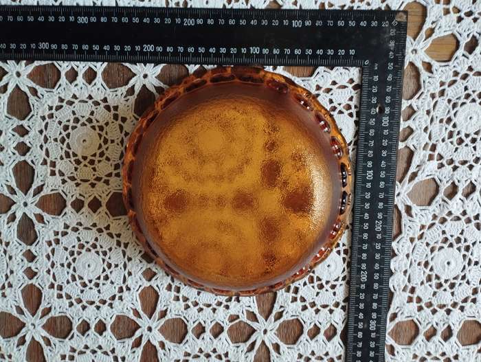 Amber glass bowl with apple detail